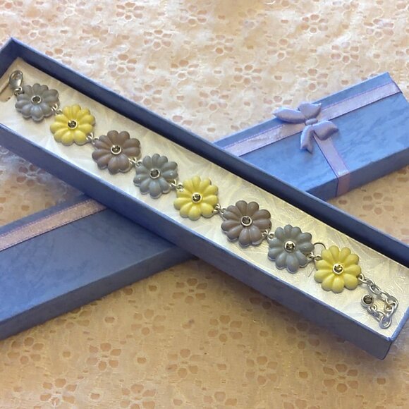 Vintage NEW Yellow Gray Art Deco Multi Floral Charms Silver Bangle Bracelet - Picture 7 of 7